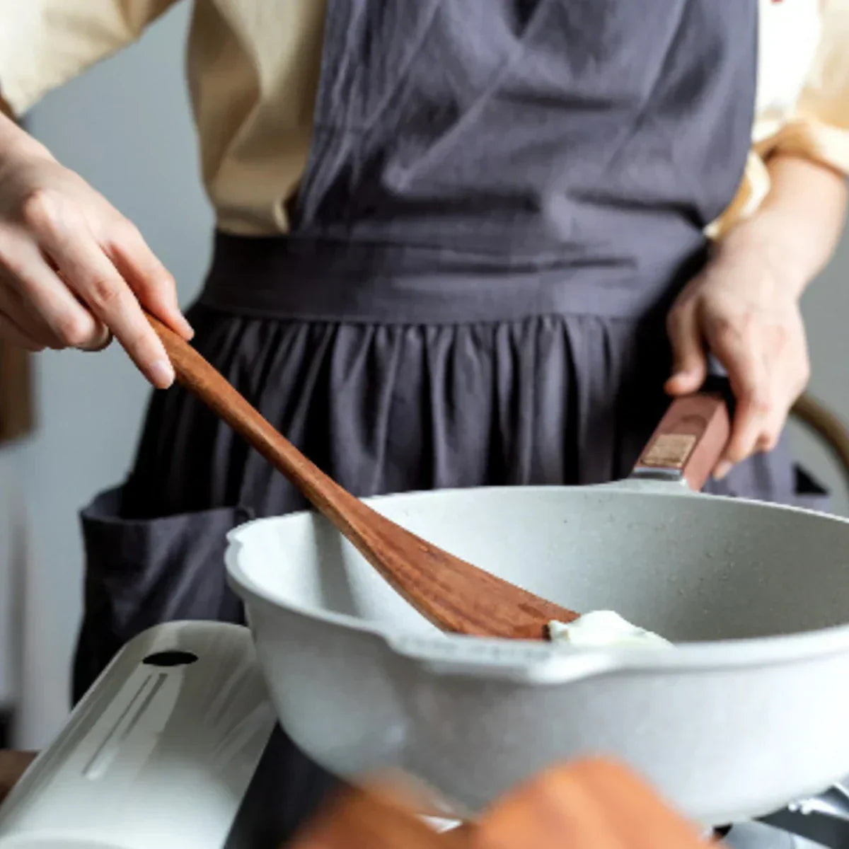 NaturPur – Elegant Wooden Cookware Set with Storage Basket