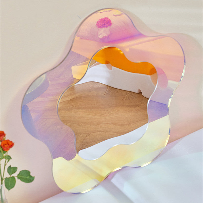Flower-shaped acrylic mirror with prism effect