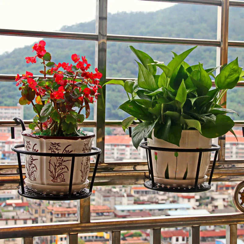 Platzsparender Pflanzenhalter für den Balkon | Einfacher Wasserabfluss