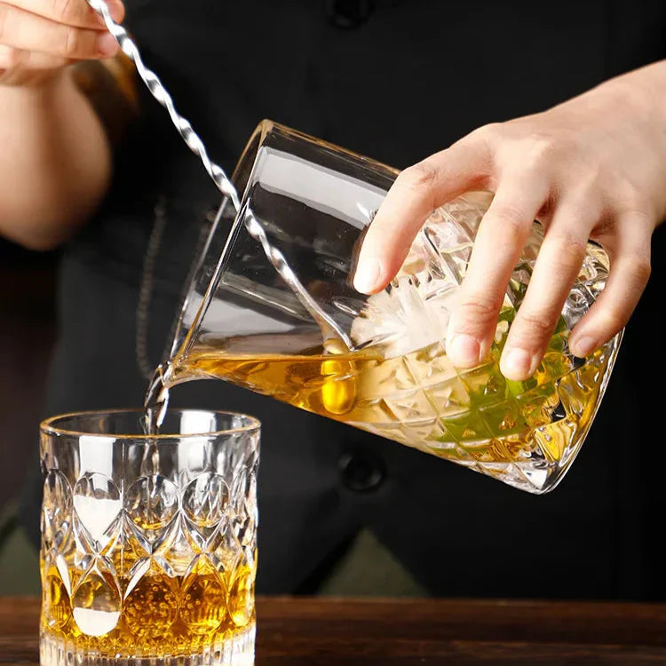Elegantes Cocktailmixglas für perfekte Drinks