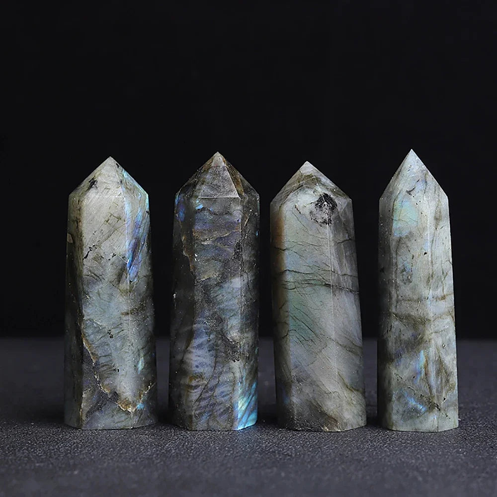 Kristallklarer Obelisk aus Naturquarz | Spirituelle Energie für dein Zuhause