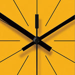 Stilvolle Wanduhr in Orange – Leiser Quartzmechanismus mit Großziffern