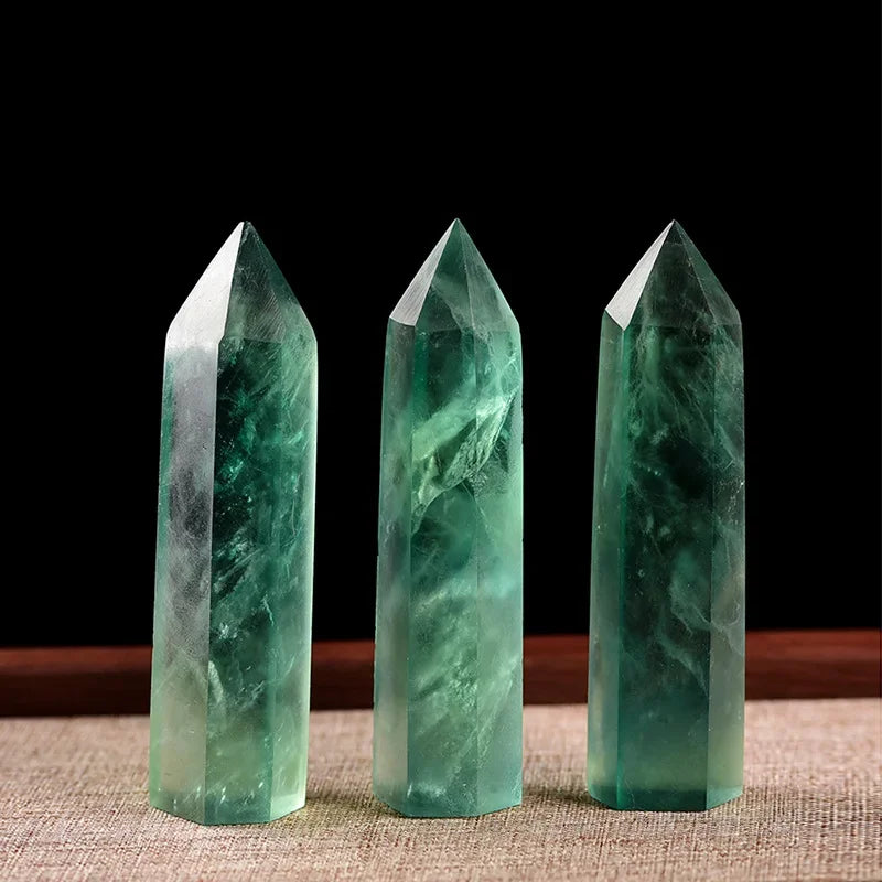 Kristallklarer Obelisk aus Naturquarz | Spirituelle Energie für dein Zuhause
