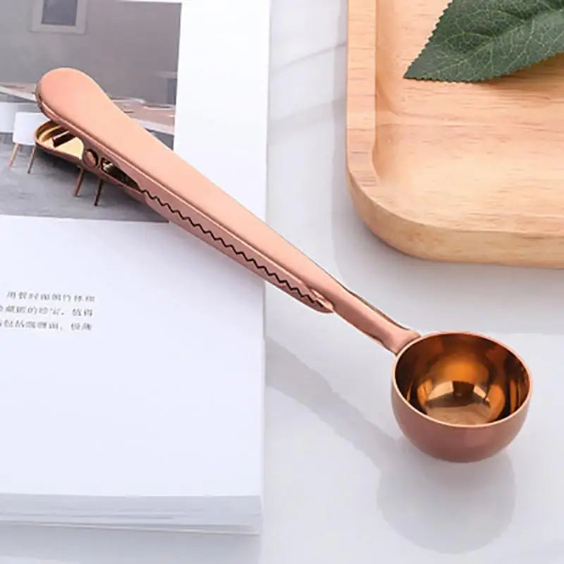 Coffee scoop with clip
