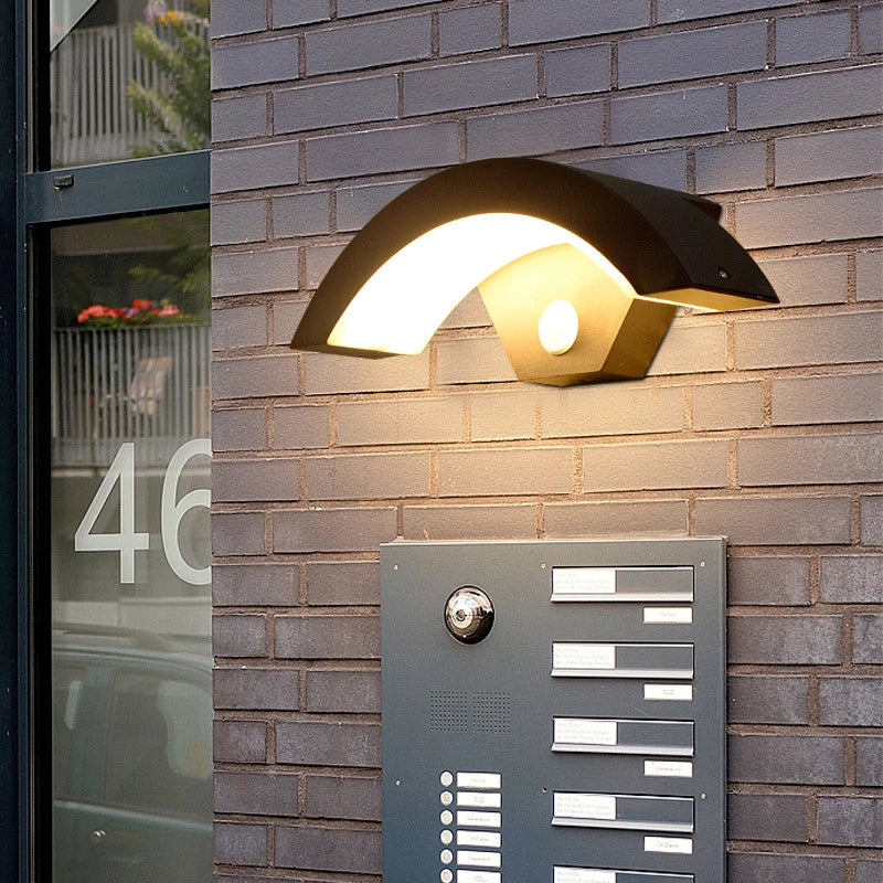 Wetterfeste LED-Bewegungsmelderlampe für Außenbereiche
