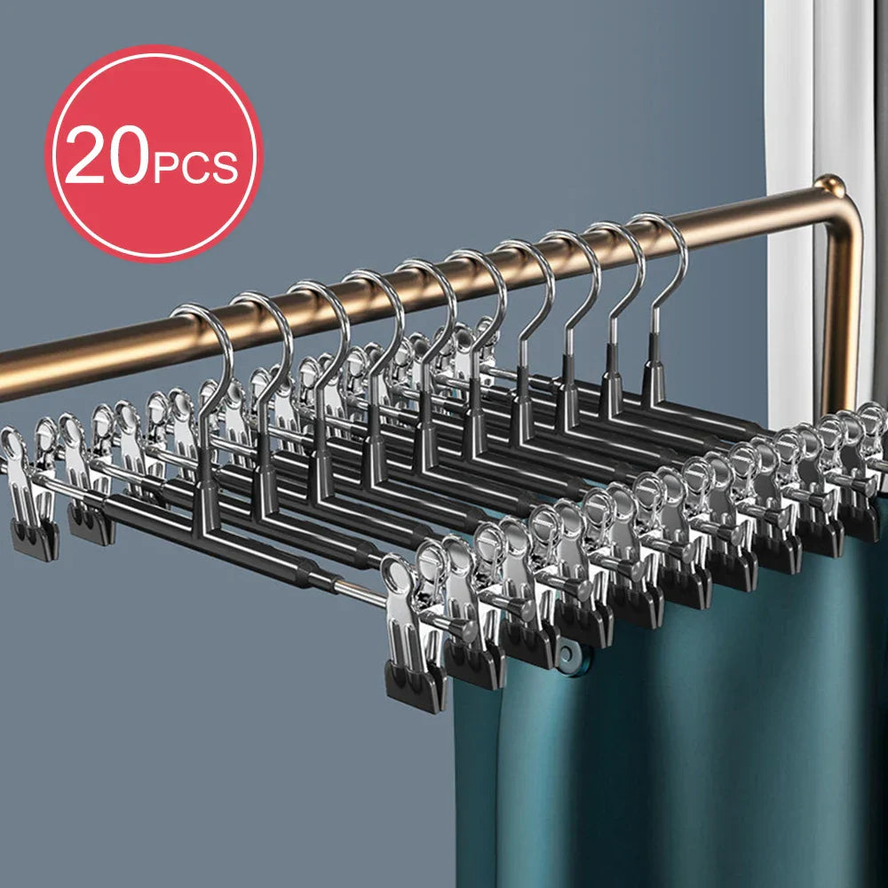 Stylischer Edelstahl Kleiderbügel mit flexiblen Clips