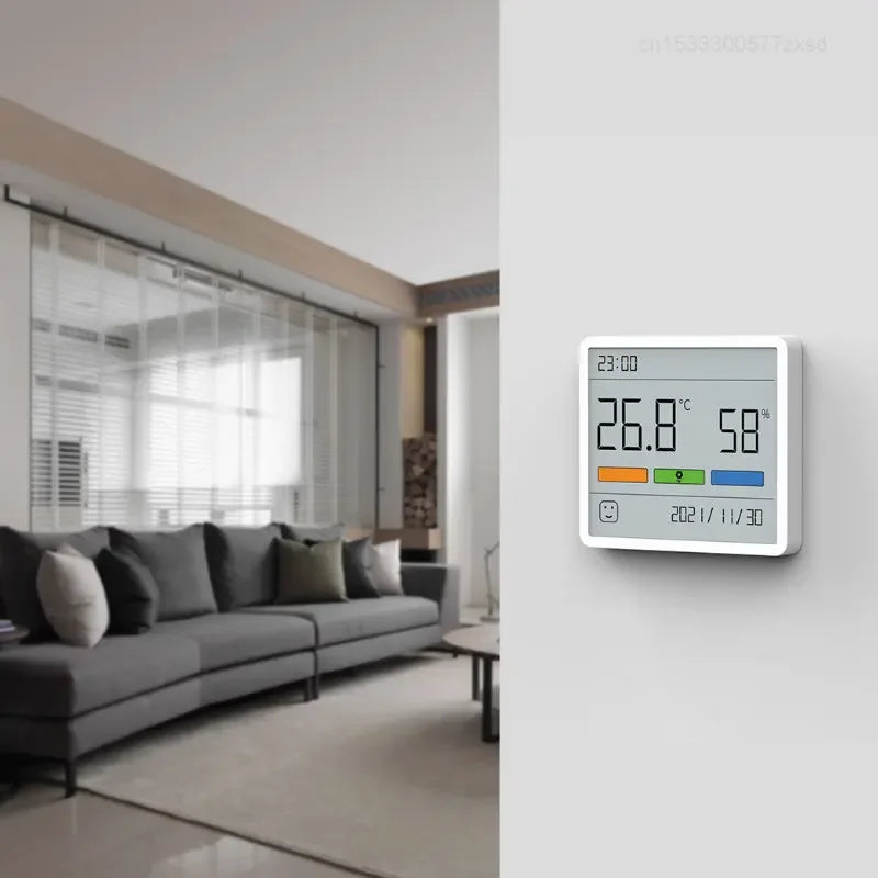 Multifunctional indoor climate station with clock and thermometer