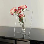 Vase mit integriertem Rohrdesign – Kristallfluss