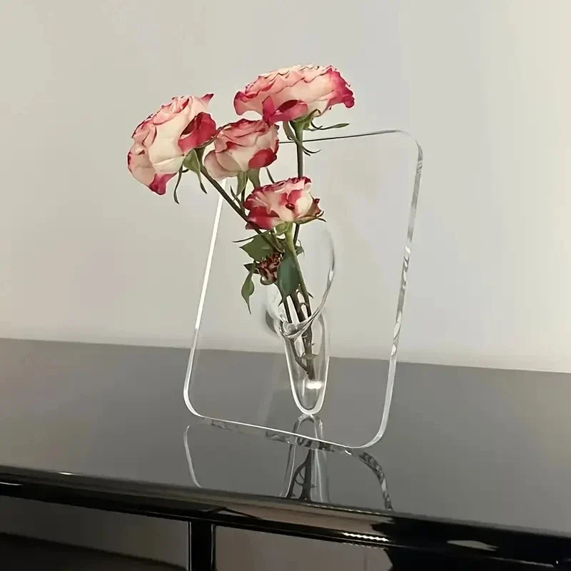 Vase mit integriertem Rohrdesign – Kristallfluss
