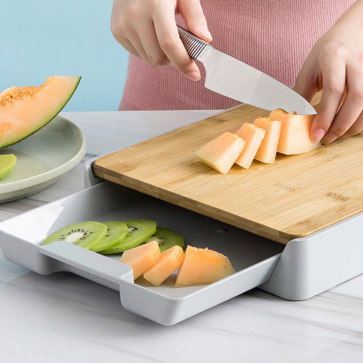 Practical Cutting Board Solution with Storage – Elegance for Your Kitchen