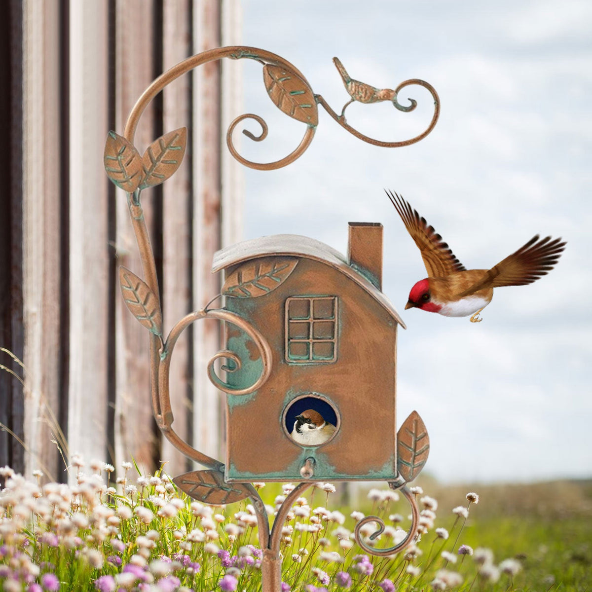 Zierliche Vogelhaus Gartenstecker – Rustikaler Charme