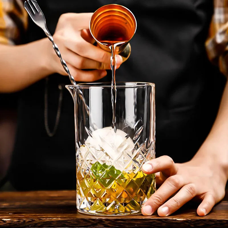 Elegantes Cocktailmixglas für perfekte Drinks