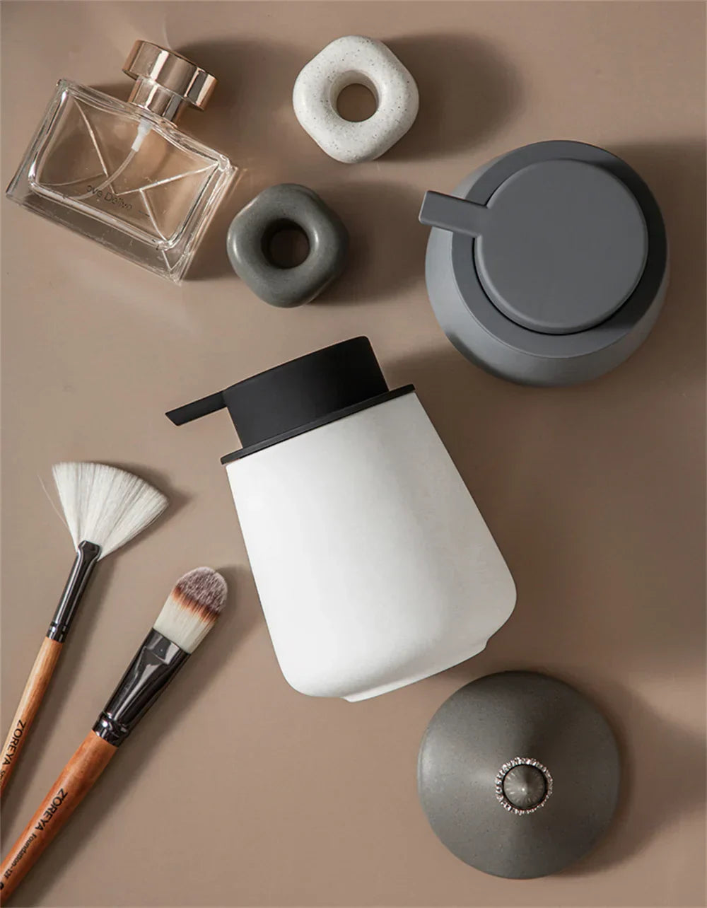 Elegant 300 ml ceramic soap dispenser – for liquid soaps and lotions