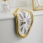 Schmelzende Retro-Uhr – Ein Hauch von surrealistischer Kunst