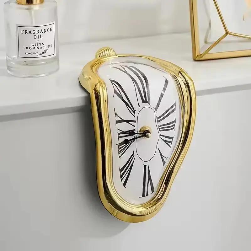 Schmelzende Retro-Uhr – Ein Hauch von surrealistischer Kunst