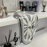 Schmelzende Retro-Uhr – Ein Hauch von surrealistischer Kunst