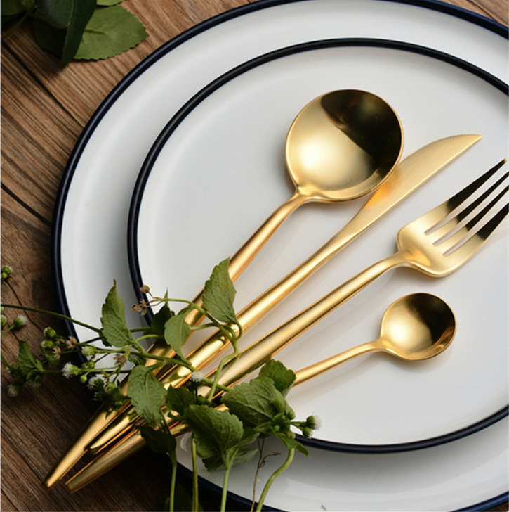 Elegantes Besteckset in Gold – Schlichte Eleganz