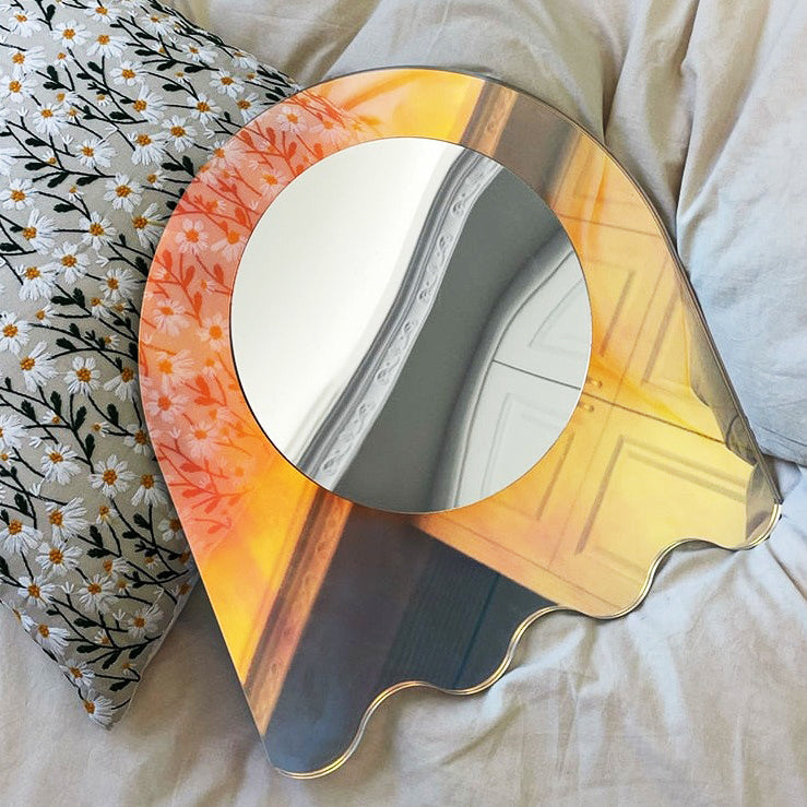 Flower-shaped acrylic mirror with prism effect