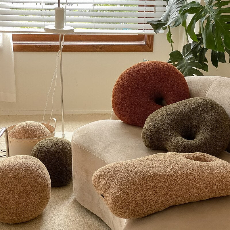 Fluffy pebble-effect cushions