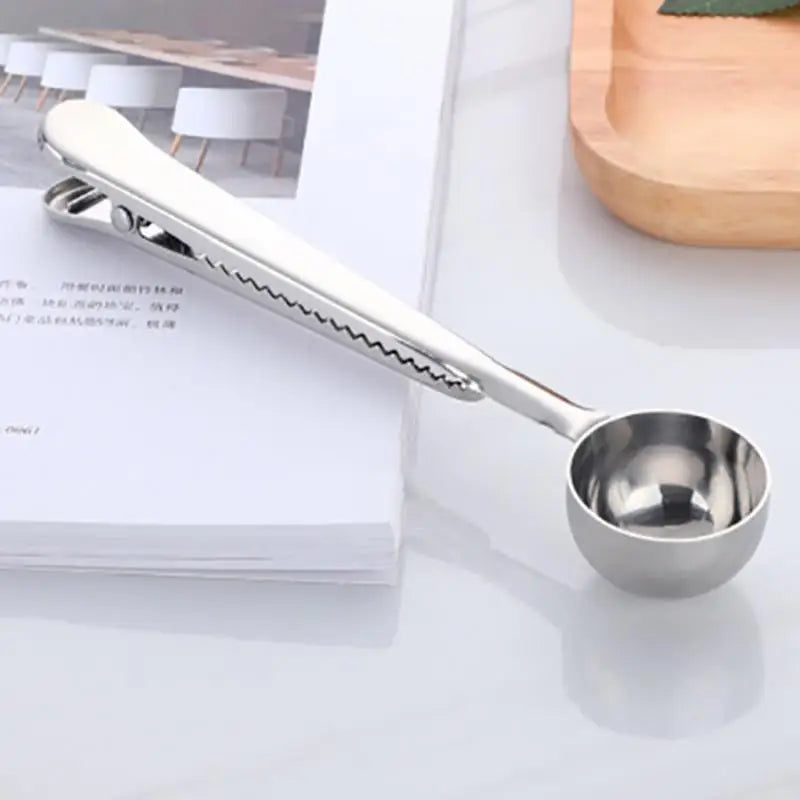 Coffee scoop with clip