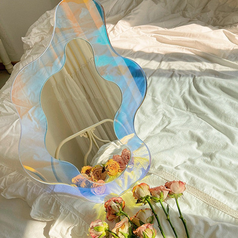 Flower-shaped acrylic mirror with prism effect