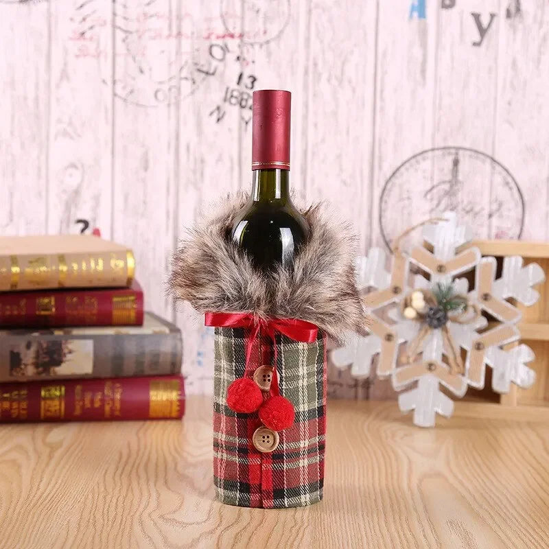 Weihnachtsflaschenhülle mit Fellkragen – festliche Weindekoration, Gnome