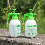 Pflanzenpfleger Sprühflasche | 2 L Volumen | Flexible Düse für Garten & Innenräume