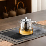 Elegante Teekanne aus hitzebeständigem Glas mit Edelstahlfilter