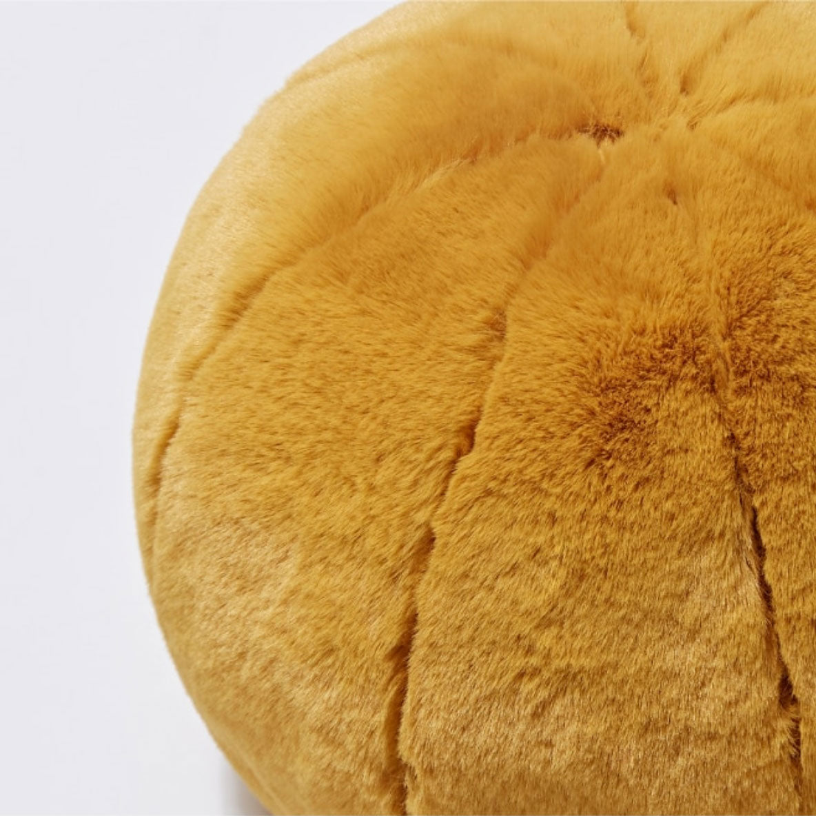 Round short-pile faux fur cushion