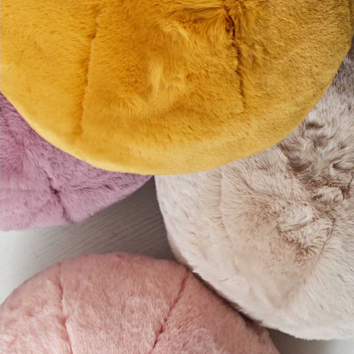 Round short-pile faux fur cushion