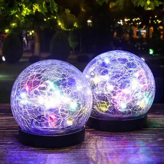 Solar Garden Light in Modern Ball Design with Colour Change
