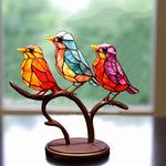 Wunderschöne Vögel aus Glas auf einem Ast – Tischdekoration