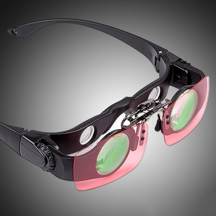 High-performance binoculars with 8x magnification and clip