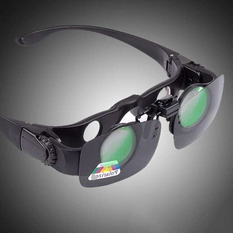 High-performance binoculars with 8x magnification and clip