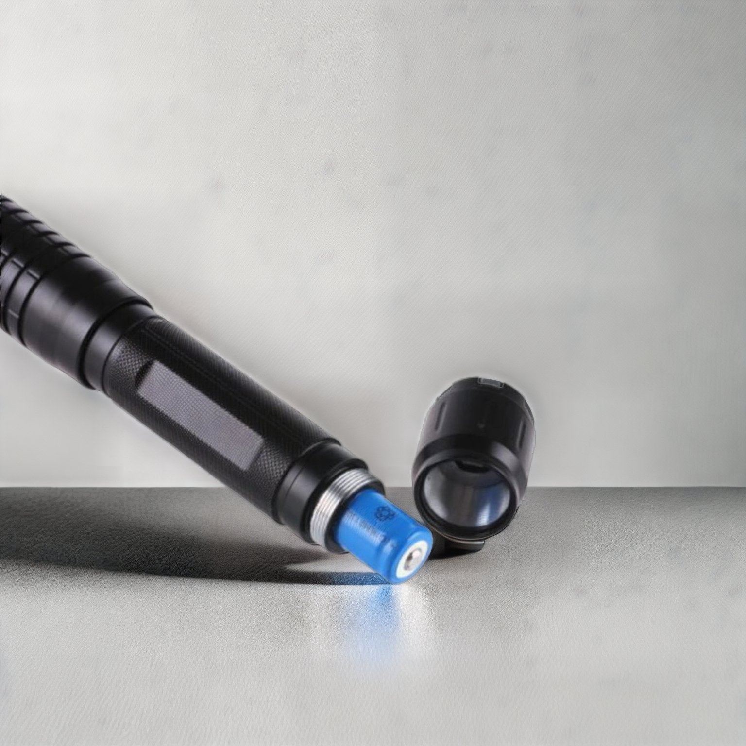 Taktische LED-Taschenlampe für Outdoor-Abenteuer