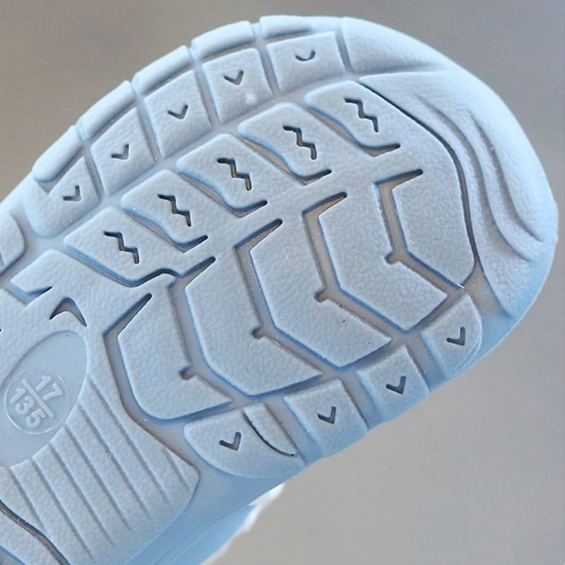 Barefoot-style shoes for babies