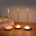 Elegante Tischlampe | Kabellose Freiheit | Touch-Dimmer, USB-Ladefunktion