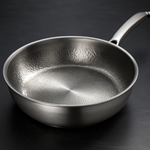 Nature-friendly frying pan without coating for every hob