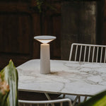 Stilvolle Tischlampe – Wiederaufladbare LED-Beleuchtung mit Dimmfunktion