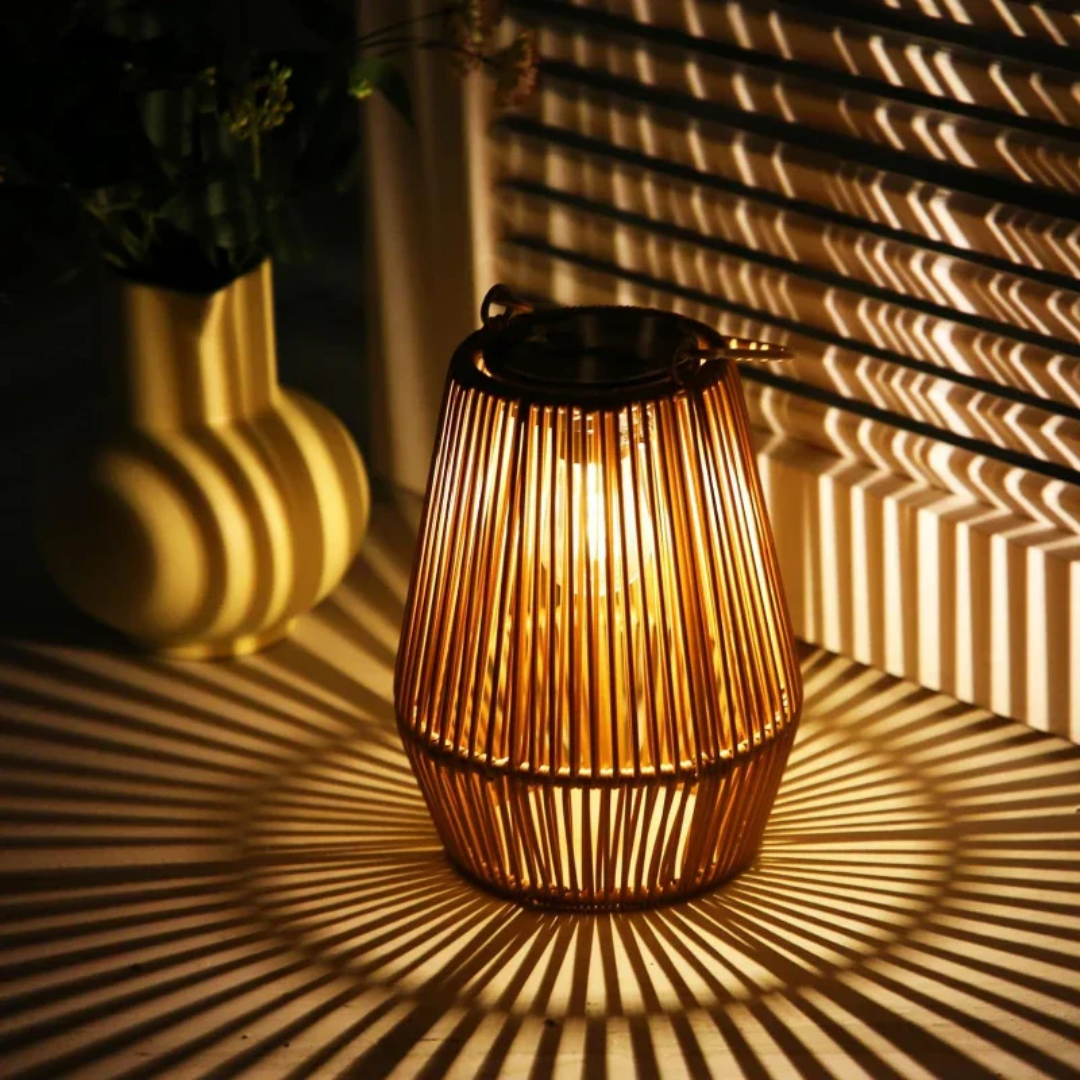 Handgefertigte Solarlampe für den Garten – Wetterfeste Rattan LED-Leuchte