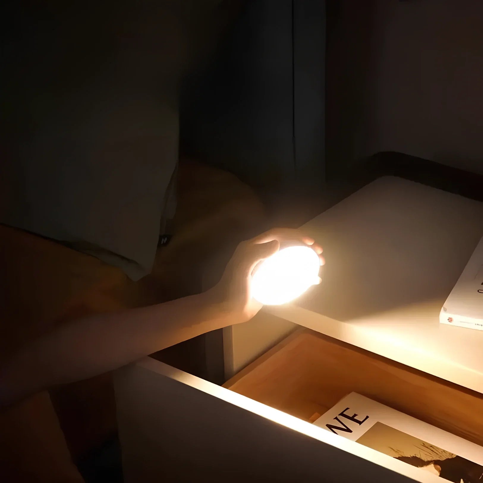 Practical LED Motion Sensor Night Light – Flexible and Wireless for Hallway, Bedroom & Stairs