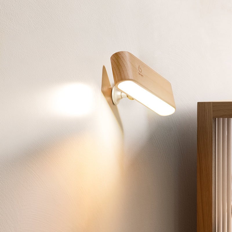 Holz-Ladezentrum – Stilvolle 360°-Lade- und Lichtsteuerung