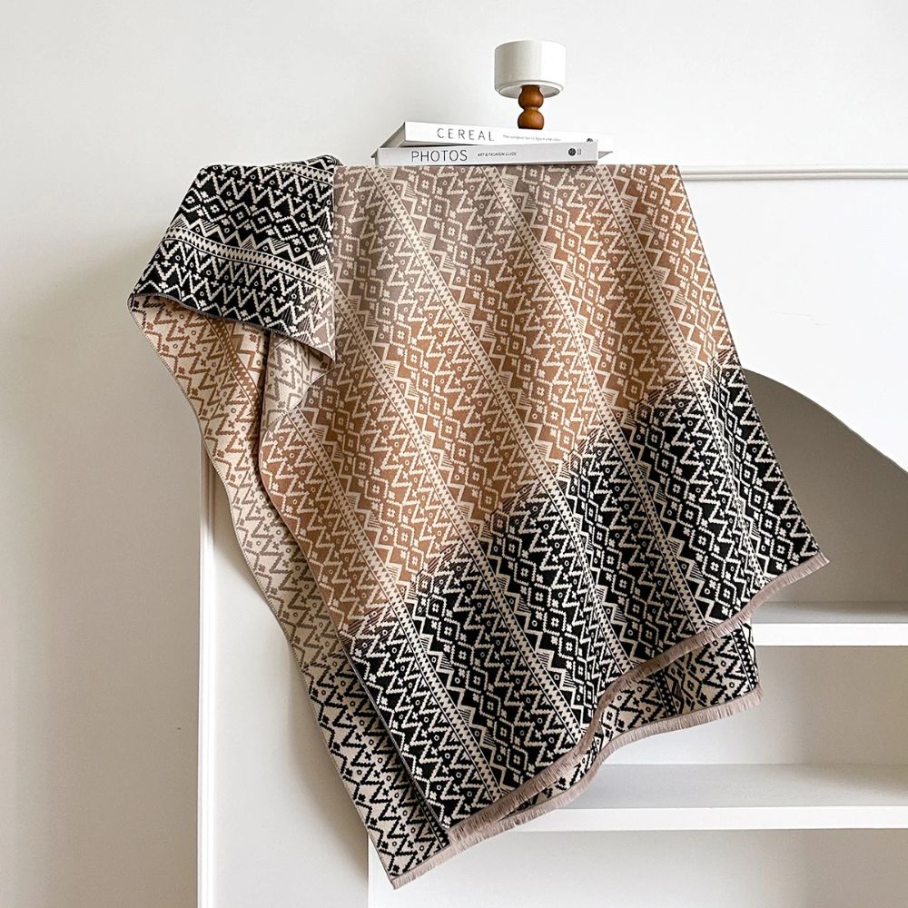 Nordischer Charme – Eleganter Winterschal für Damen
