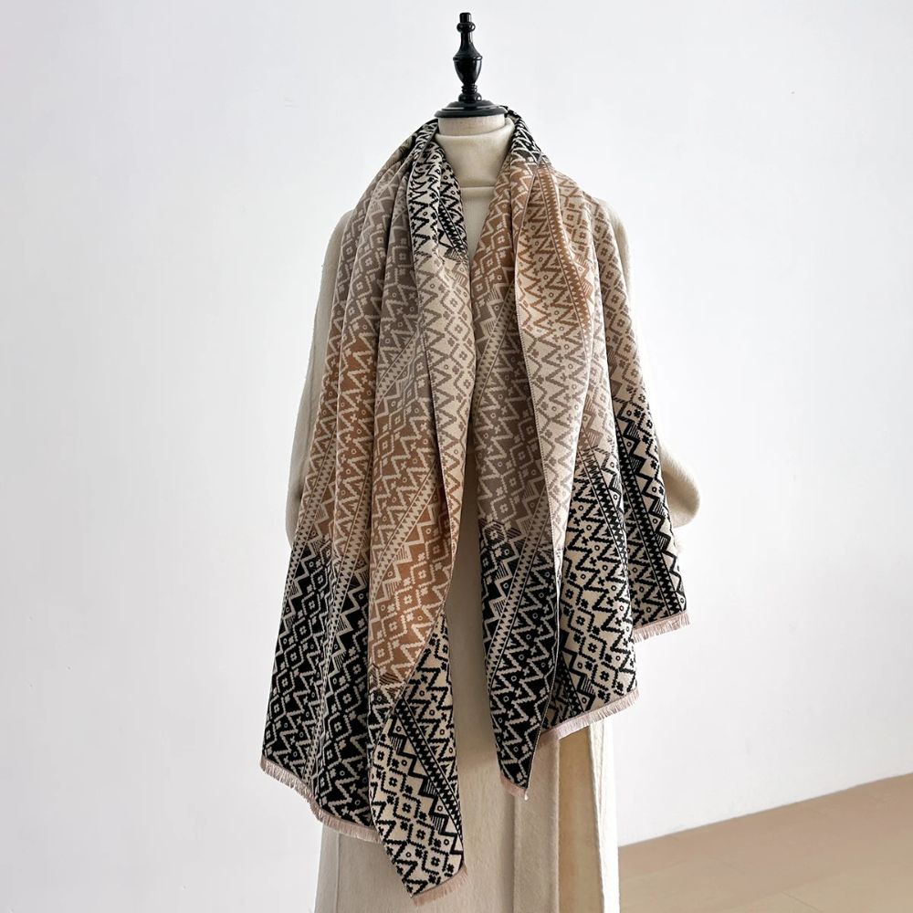 Nordischer Charme – Eleganter Winterschal für Damen