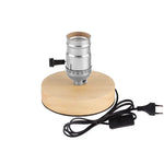Klassische Tischlampe aus Holz mit warmem LED-Licht