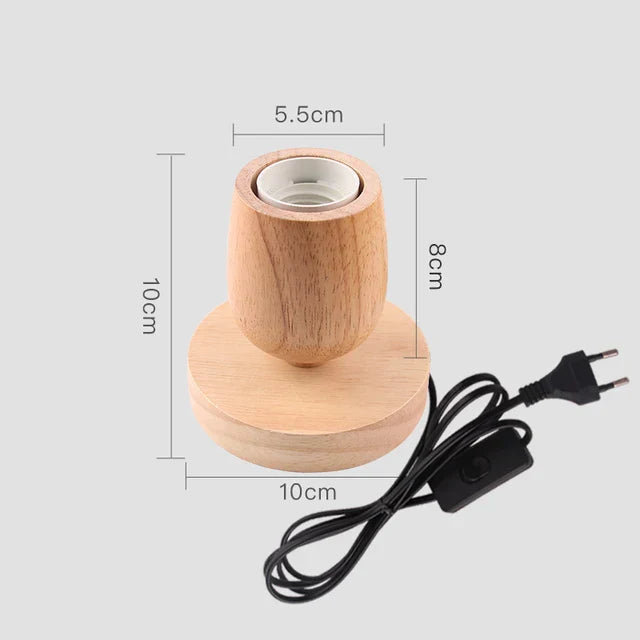 Klassische Tischlampe aus Holz mit warmem LED-Licht
