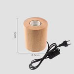 Klassische Tischlampe aus Holz mit warmem LED-Licht