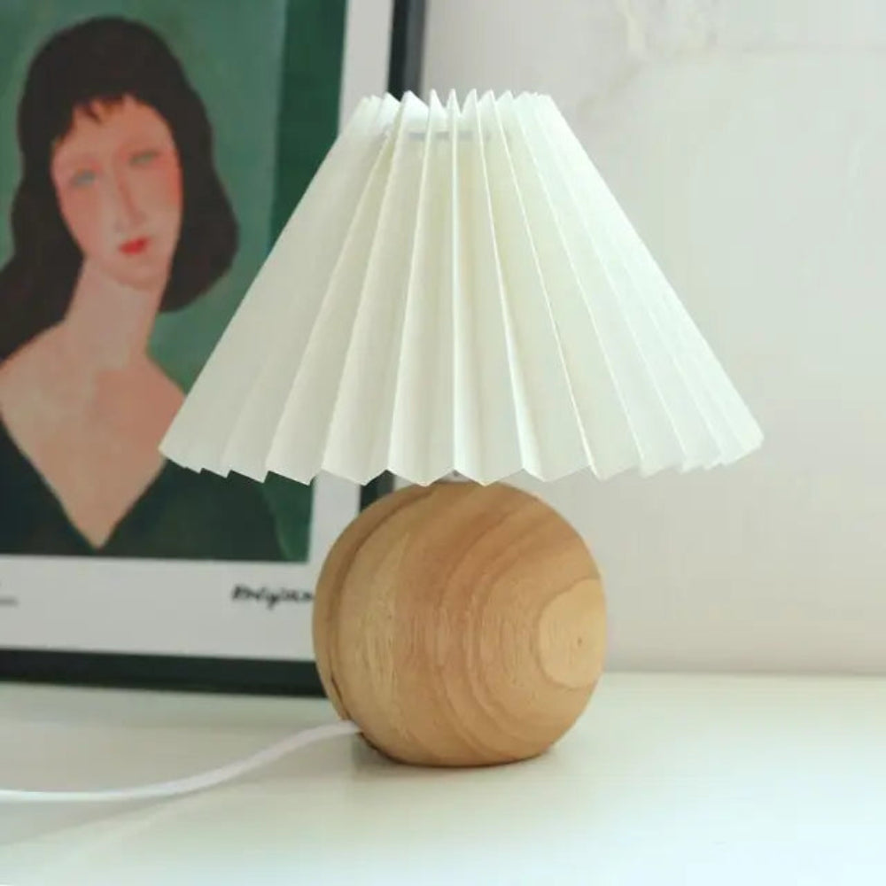 Elegante Tischlampe mit Faltenschirm – Für eine Gemütliche Atmosphäre