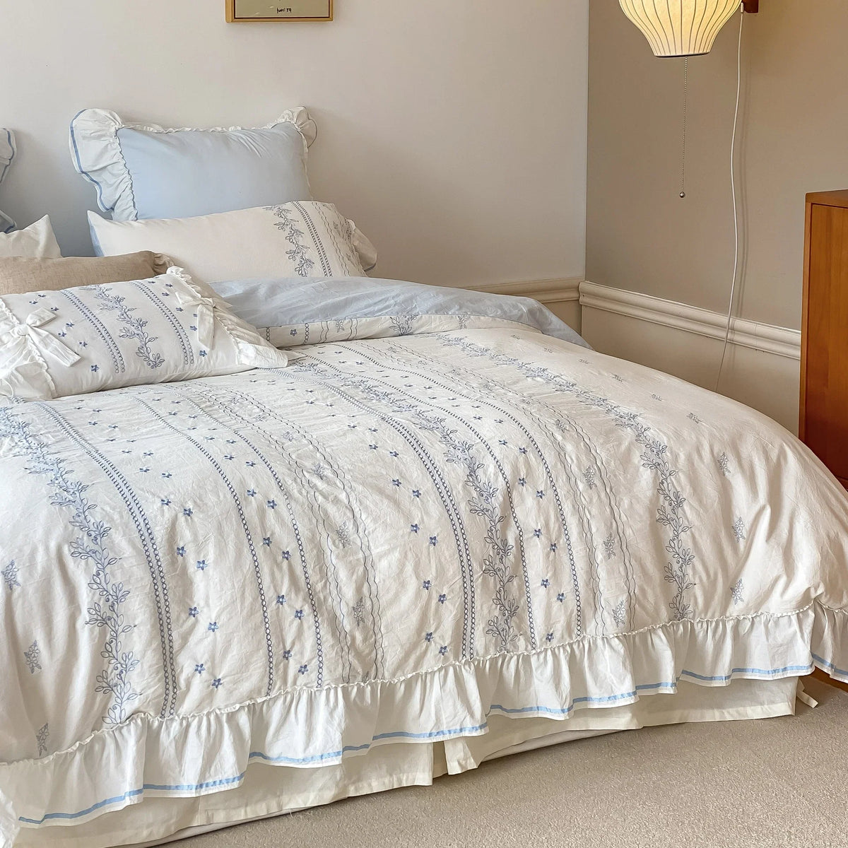 Bedding Set 4-Piece Cotton Embroidered Ruffled Integrated Bed Skirt