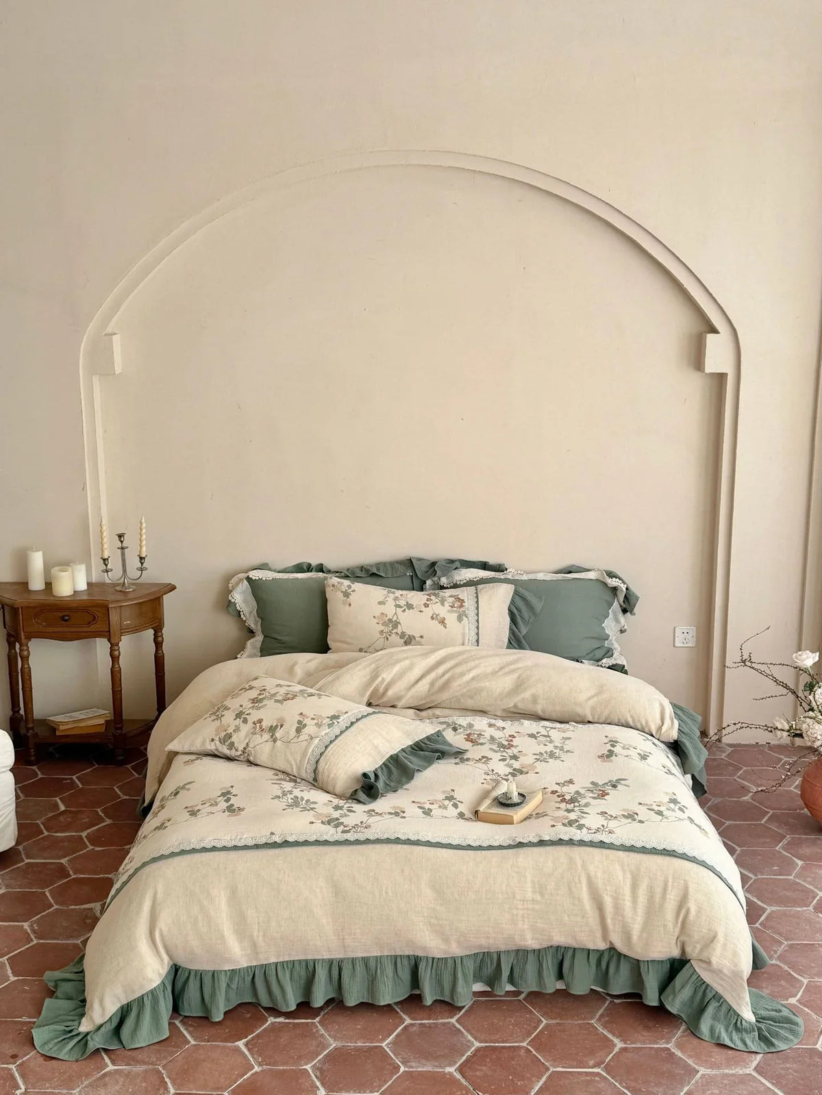 Bedding Set 4-Piece Linen-Cotton Breathable Floral Ruffle Trim